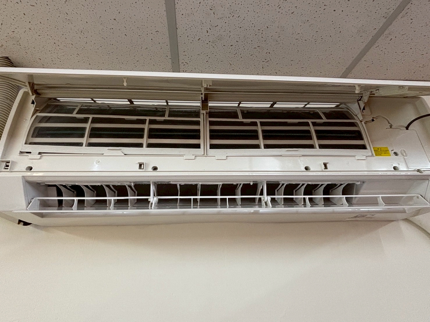 租屋套房-冷氣清洗